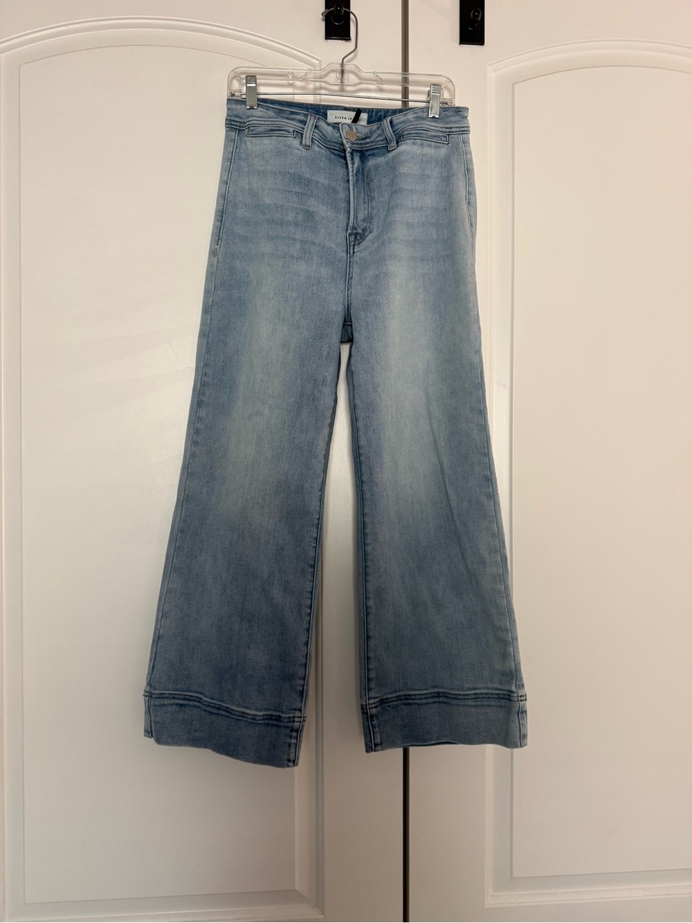 Light Indigo Wide-Leg Women's Jeans - Flared Hem